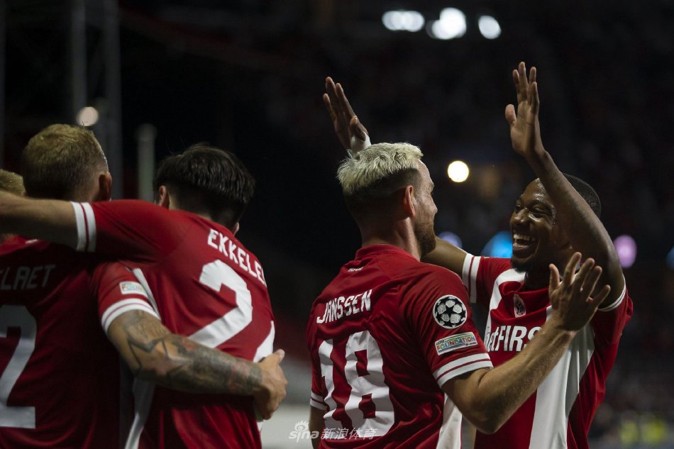 他的存在迫 他的存在迫