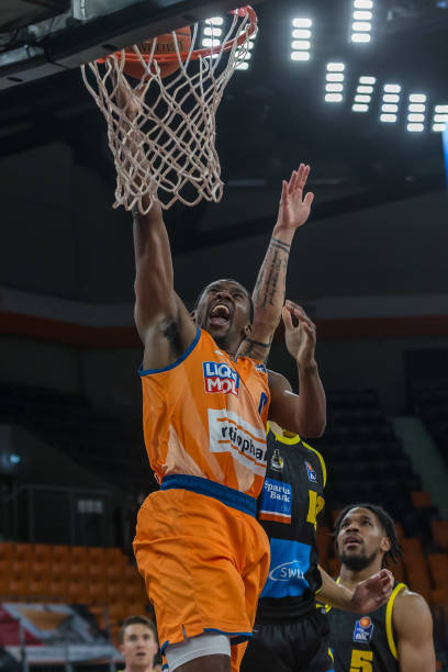 赛中立于不 赛中立于不