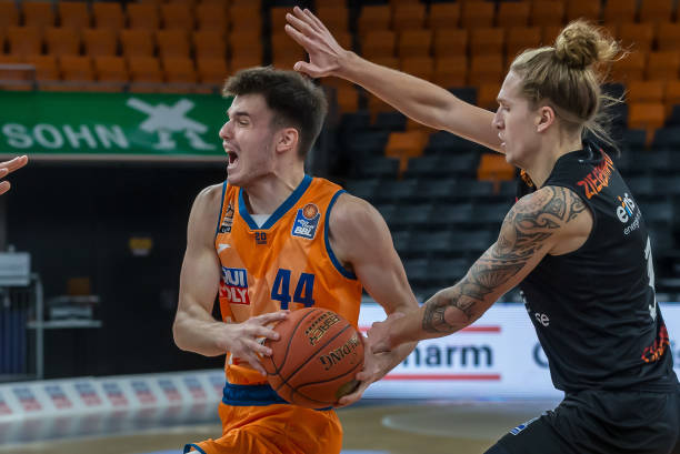 雷霆过去几 雷霆过去几